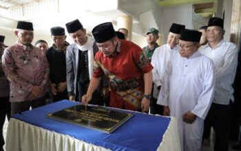 Herman Deru Resmikan Masjid Nuruttaqwa dan Rumah Makan Gratis Thayyiban Sematang Borang