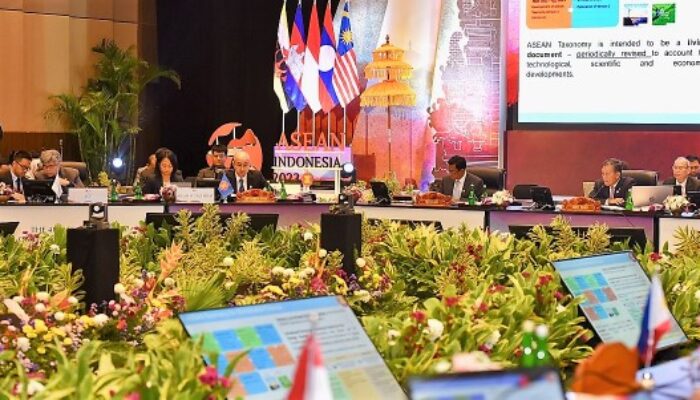 Bahas Peluang Interkoneksi Sistem Antarnegara, Empat Perusahaan Listrik ASEAN Duduk Bersama