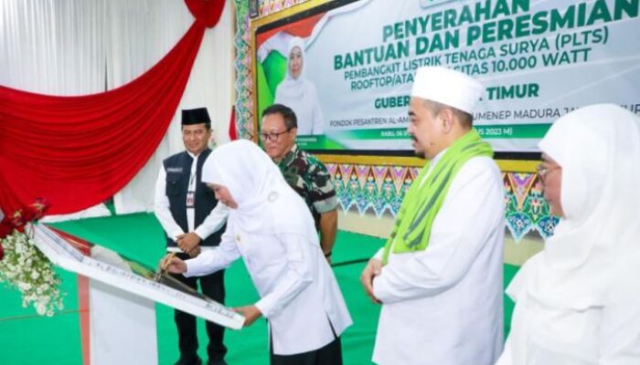 PLTS Atap 10.000 Watt di Pondok Pesantren Al-Amien Diresmikan Gubernur Khofifah