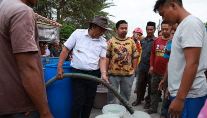 Antisipasi Dampak El Nino, Al Muktabar Salurkan Tujuh Tangki Air Bersih Ke Enam Titik