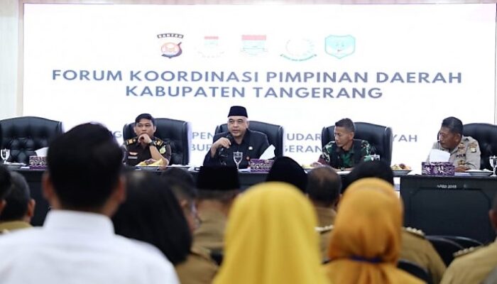 Bupati Zaki Minta Camat Pantau Pembakaran Sampah