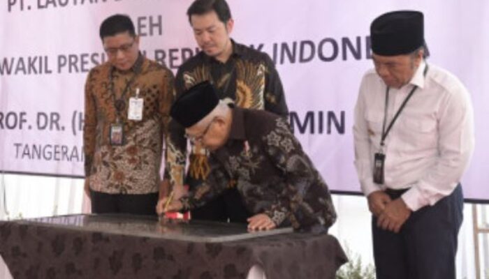 Pj Gubernur Banten Al Muktabar Dampingi Wapres Resmikan Pabrik Baja