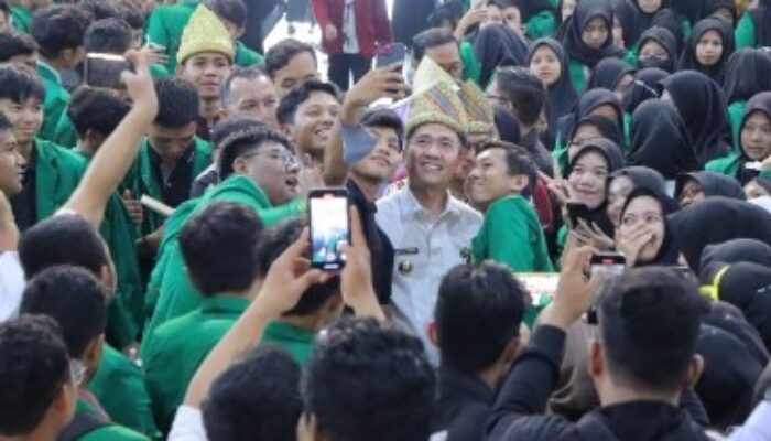 Ratu Dewa Berbagi Kisah Inspiratif Dihadapan Ribuan Mahasiswa UMP