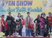 Fashion Show Batik Dan Jin Asli Kendal di Pantai Ngebum