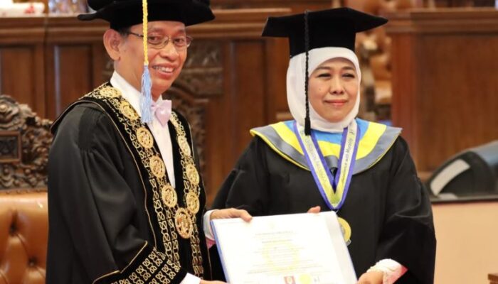 Gubenur Khofifah Juga Ketum PP Muslimat NU Raih Doktor Honoris Causa Dari Unair