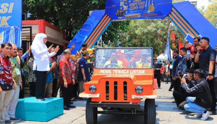 Gubernur Khofifah Lepas Parade 260 Kendaraan Konversi Listrik Karya Siswa SMK