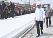 Jokowi Tinjau Proyek Rekonstruksi Jalan Rusak di Lampung Tengah