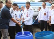 Kolaborasi PWI Kabupaten Tangerang bersama Perumdam TKR Salurkan Air Bersih Di Desa Kohod