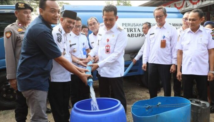 Kolaborasi PWI Kabupaten Tangerang bersama Perumdam TKR Salurkan Air Bersih Di Desa Kohod