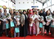 Lenggak-lenggok Para Model di Stasiun Tawang pada Modest Fashion 2023