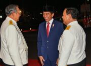 Menhan Prabowo Dampingi Presiden Jokowi Pimpin Upacara Parade Senja di Kemhan