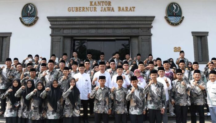 PJ Gubenur Jabar Bey Machmudin Berangkatkan Kafilah Jabar Menuju Ajang STQH Nasional