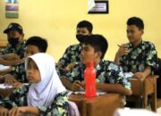 Pelayanan Publik hingga Sekolah Kompak Kenakan Batik