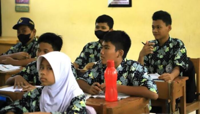 Pelayanan Publik hingga Sekolah Kompak Kenakan Batik