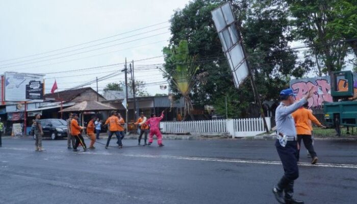 9 Baliho Langgar Perda Dibongkar Pemkab Bantul