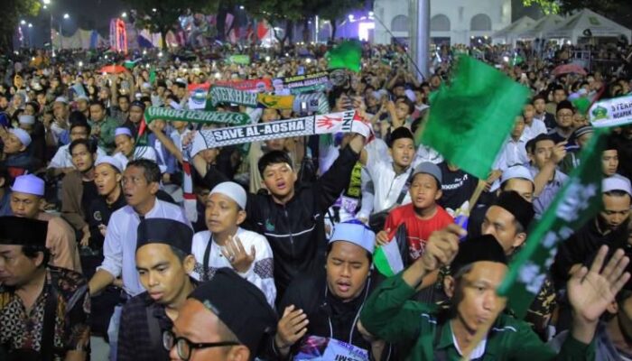 Jemaah Padati Tangerang Bersalawat Walau Hujan Lebat Mengguyur