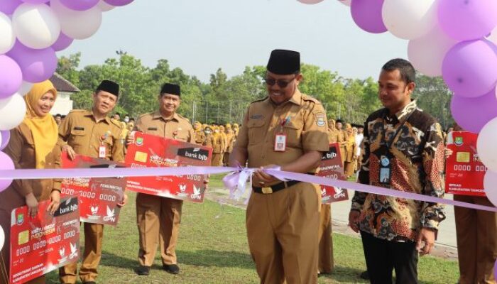 Pemkab Tangerang Luncurkan Kartu Kredit Pemerintah Daerah