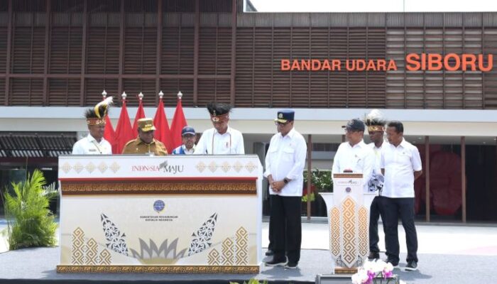 Presiden Jokowi Resmikan Dua Bandara Baru di Papua