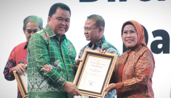 Sukses Program Imunisasi, Bupati Serang Ratu Tatu Raih Penghargaan Kemenkes