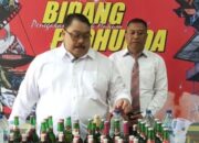 Tim Gakda Satpol PP Amankan Puluhan Miras Berbagai Merk dari Karaoke