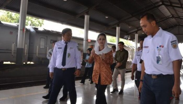 Tinjau Layanan Kelas VIP Stasiun Cilacap, Novita Wijayanti Dorong Sarana Dan Prasarana