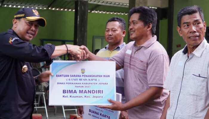 40 Unit Mesin Kapal Diserahkan Pj Bupati Jepara Ke Para Nelayan