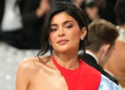 Kylie Jenner Ungkap Penyesalan Pernah Operasi Plastik pada Payudara