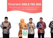 Penyerahan Anggaran 2024, Gubernur Jatim Khofifah: Disiplin, Teliti, dan Tepat Sasaran