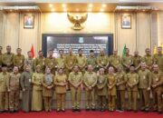 Pj Gubernur Banten Al Muktabar Serahkan DPA SKPD APBD Tahun 2024