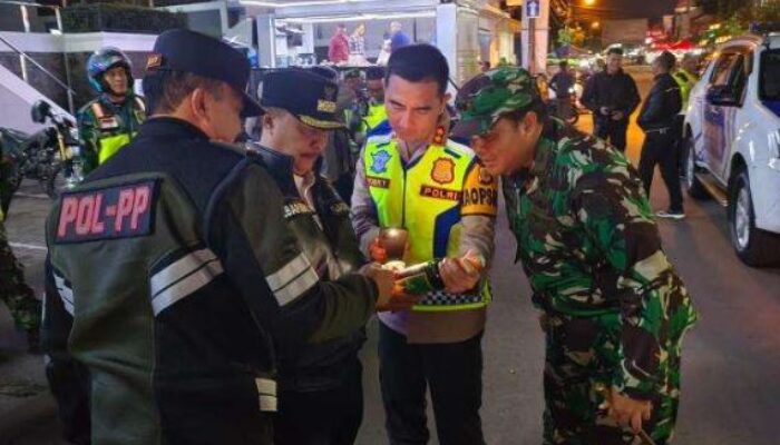 195 Botol Miras Berhasil Diamankan Operasi Gabungan Satpol PP Garut di Lokasi THM