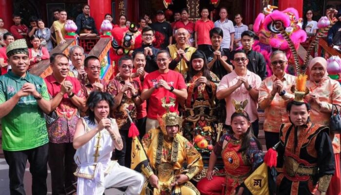 Apresiasi Menparekraf Sandiaga Uno terhadap Festival Cap Go Meh Singkawang 2024: Dorong Perekonomian dan Dampak Positif bagi UMKM