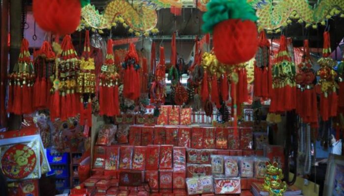 Berburu Pernak Pernik Perayaan Imlek Di kawasan Pasar Lama Kota Tangerang