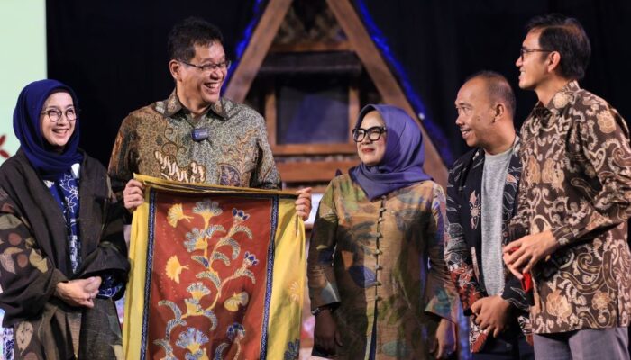 Peragaan Busana Batik Fractal dan Pameran UMKM, Dorongan LPS untuk Majukan Warisan Budaya Indonesia