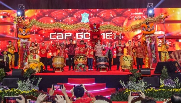 Perayaan Imlek Malam Cap Go Meh 2024, Suasana Meriah di Balai Kota Surabaya