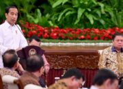 Presiden Joko Widodo Bahas Persiapan Ramadan, Idulfitri, dan Kebijakan Fiskal 2025 dalam Sidang Kabinet Paripurna