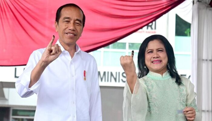 Presiden Jokowi dan Ibu Iriana Melaksanakan Hak Pilih di TPS 10 Gambir Jakarta di Pesta Demokrasi 2024