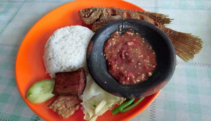 Sego Tempong Menggoyang Lidah, Kuliner Pedas Khas Banyuwangi