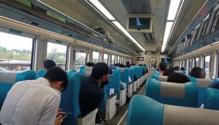 Tren Peningkatan Penumpang Kereta Api selama Liburan Akhir Pekan di Bandung