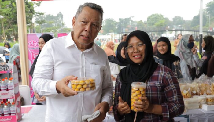 Benyamin Davnie, Wali Kota Tangerang Selatan Ajak Masyarakat Berbelanja Bijak di Bazar Ramadan