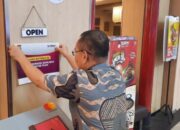 Penagihan Pajak, Bapenda Kabupaten Tangerang Pasang Stiker di Supermall Karawaci Bagi Wajib Pajak Yang Tak Patuh