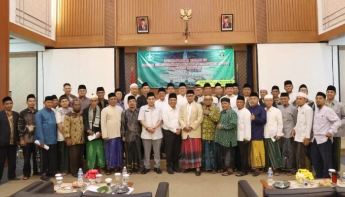 Penjabat Gubernur Banten Al Muktabar: Peran Vital Pondok Pesantren dalam Ekonomi Syariah