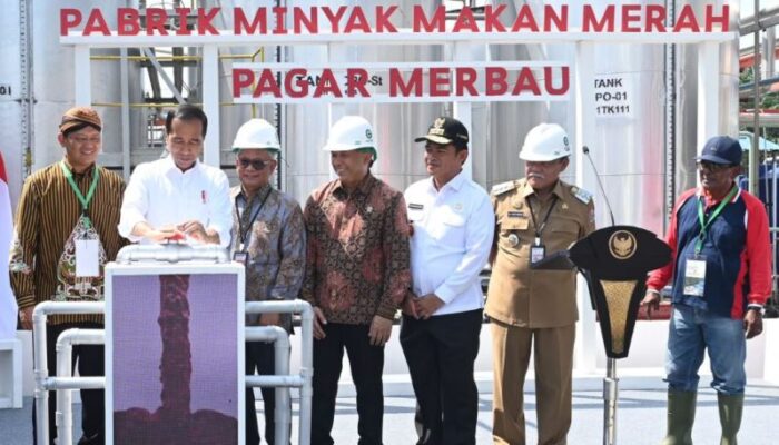 Presiden Joko Widodo Resmikan Pabrik Minyak Makan Merah Pertama Di Indonesia