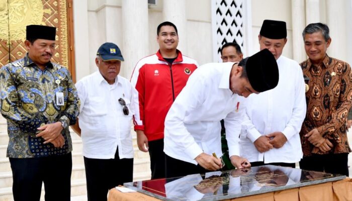 Presiden Jokowi Meresmikan Masjid Agung Madaniyah di Karanganyar, Jawa Tengah