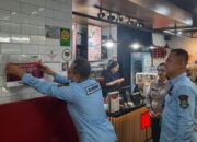 Bapenda Tangerang Pasang Stiker Tidak Patuh Pajak di Restoran Delico Soetta