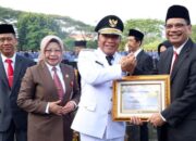 Pj Gubernur Banten Serahkan Penghargaan KIPP: Upacara Otonomi Daerah XXVIII