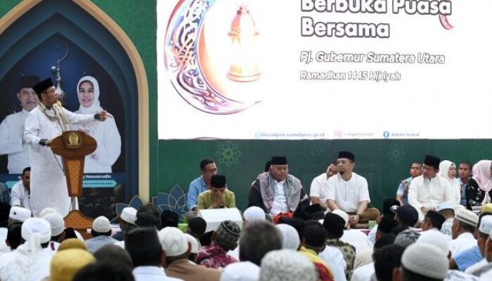 Pj Gubernur Sumut Berbuka Puasa Bersama Bilal Mayit dan Penggali Kubur