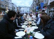 Ribuan Warga Antwerp, Belgia, Rayakan Buka Puasa dan Paskah Bersama