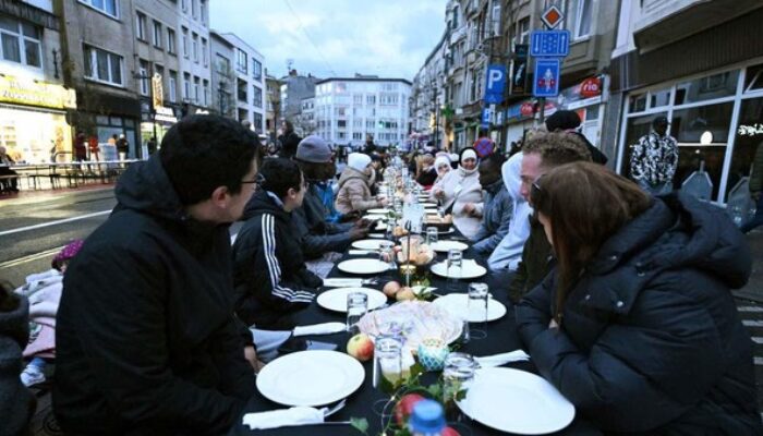 Ribuan Warga Antwerp, Belgia, Rayakan Buka Puasa dan Paskah Bersama