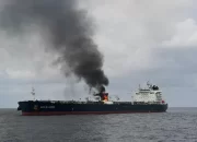 Diserang Rudal, Kapal Tanker Panama Terbakar di Yaman