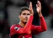 Ditinggalkan Raphael Varane, MU Mulai Cari Bek Baru